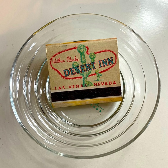 Wilbur Clark's Desert Inn Las Vegas, Nevada Souvenir Matchbook Ashtray Set - Picture 1 of 8